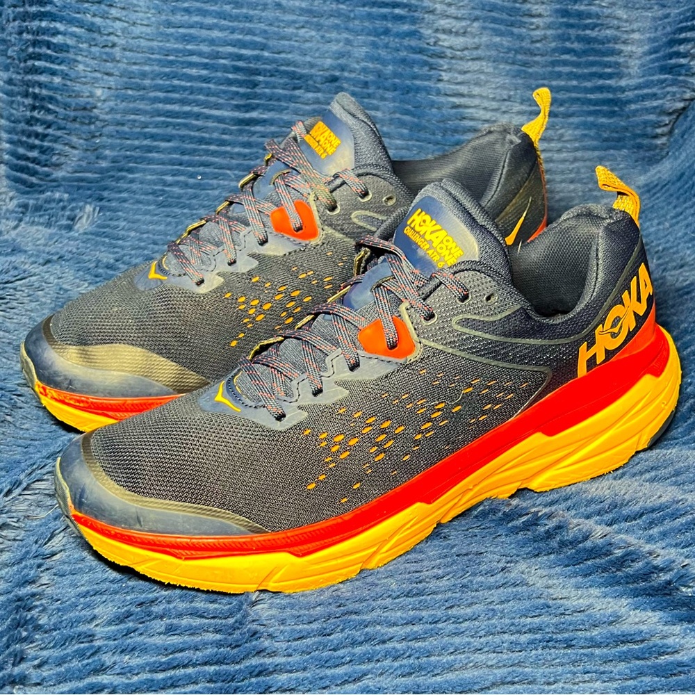 Men’s size HOKA Challenger ATR 6’s
